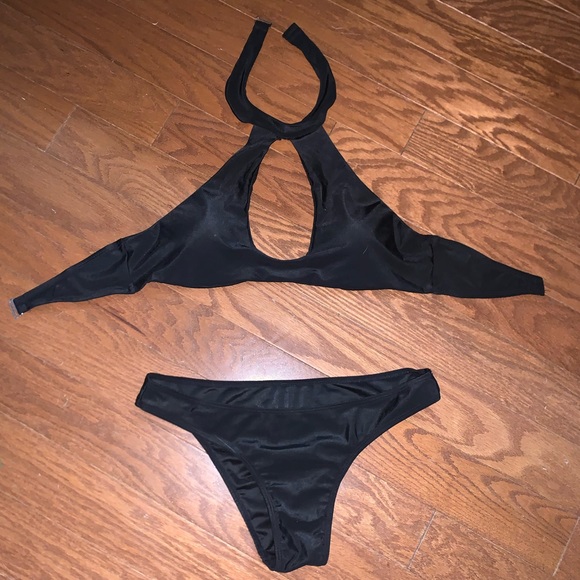 Bathing suits - Picture 2 of 7